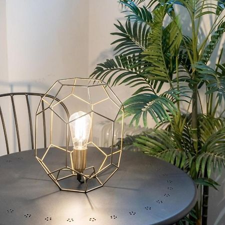 2 Bedrooms 2 Bathrooms Furnished - Malasana - Bright Stylish - Mintystay Madrid Exterior foto