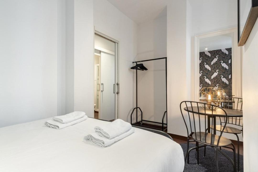 2 Bedrooms 2 Bathrooms Furnished - Malasana - Bright Stylish - Mintystay Madrid Exterior foto